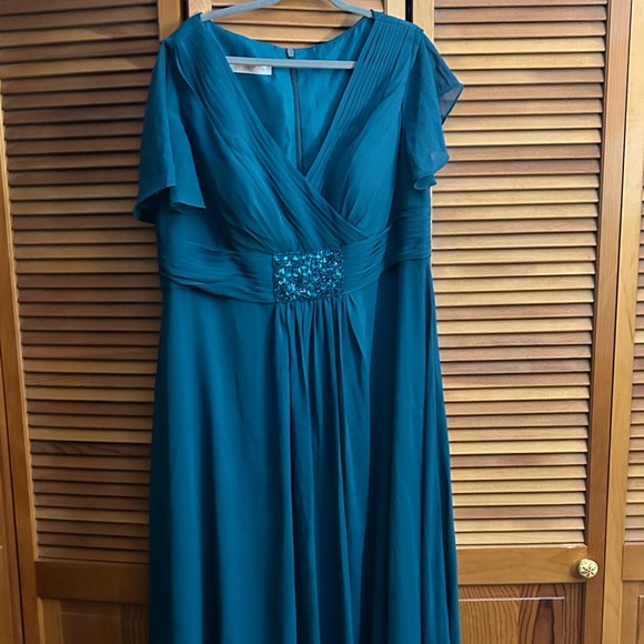 JJ’s house NWT mother of bride/groom dress - Picture 2 of 5